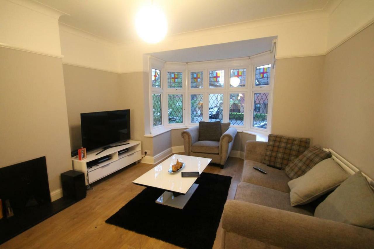 Oak Tree Villa London Exterior photo